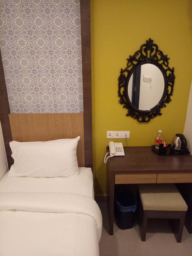 Hotel Check-In Куала-Лумпур Екстер'єр фото